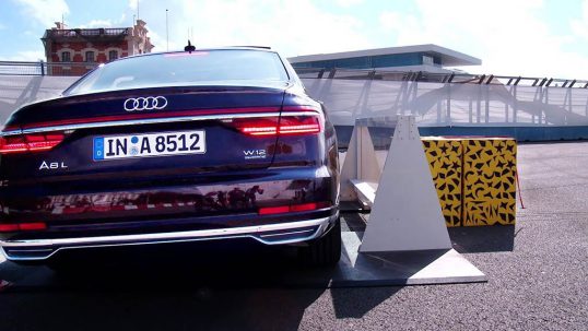 5cc929c5e8850 Audi A8 lifts up Side 2