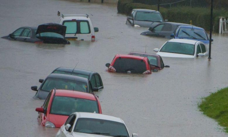 اگر در هنگام سیل در ماشین گیر بیفتیم چه کنیم؟! 1 flood
